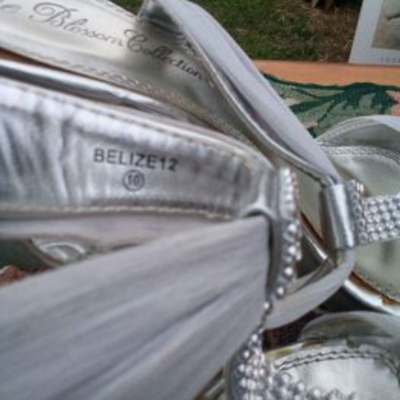 Beautiful Blingy Wedding, Night on the Town/Party CRYSTAL T-STRAP SILVER SIZE 10 - Picture 3 of 6